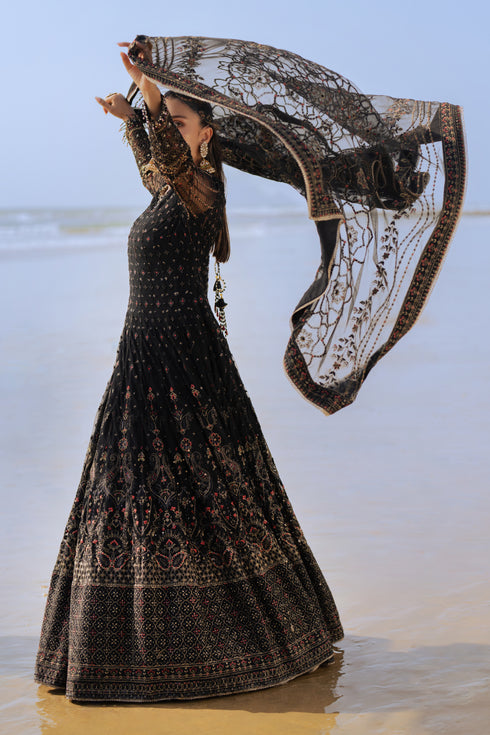 NAQSHI Blain net dupatta draped to display Islamic‑inspired sequin jaal work, four‑sided embroidered border and delicate lace edge.